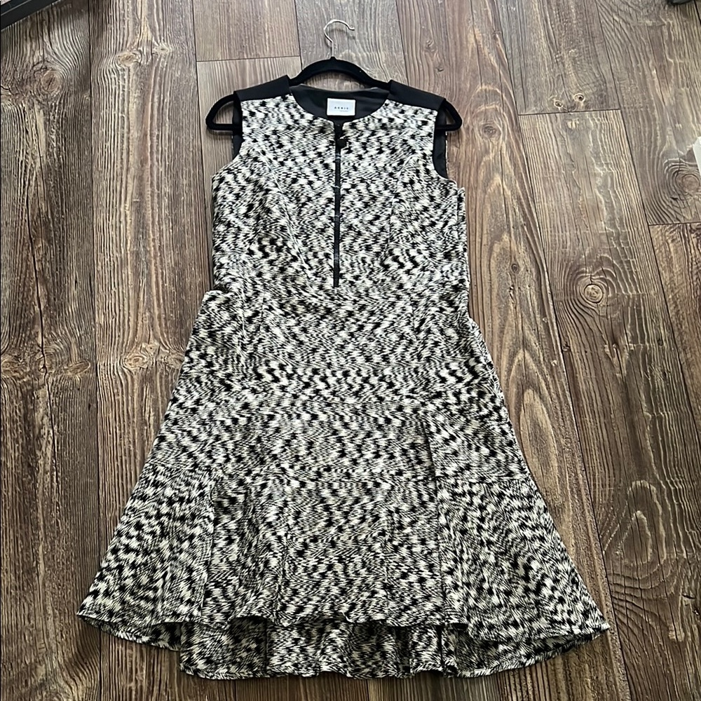 Akris Punto - Chic Black and White Patterned Dress